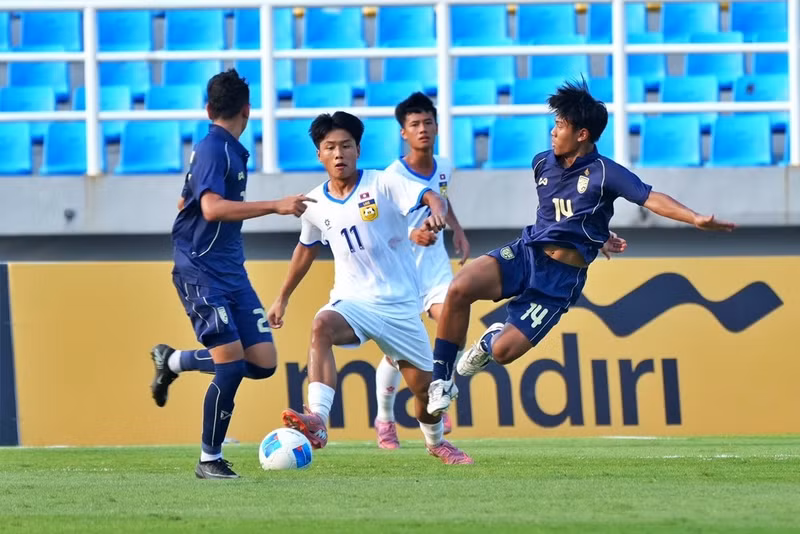 Tờ báo thể thao hàng đầu xứ chùa Vàng là Siam Sport không giấu nổi sự thất vọng khi giật tít: “U17 Thái Lan đã thua Lào với tỷ số 2-3 và bị loại khỏi Giải vô địch U17 Đông Nam Á”. 20260418-110147-sj1phwi2.jpg