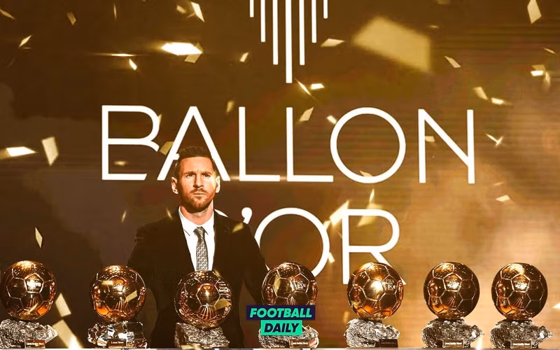 Thành tích của Messi bao gồm kỷ lục 8 Quả bóng vàng, 10 chức vô địch La Liga, 4 danh hiệu Cúp C1 châu Âu cùng vô số kỷ lục ghi bàn trong màu áo Barca lẫn tuyển Argentina. video-khoanh-khac-lionel-messi-lan-thu-7-len-nhan-qua-bong-vang-hinh-anh.jpg