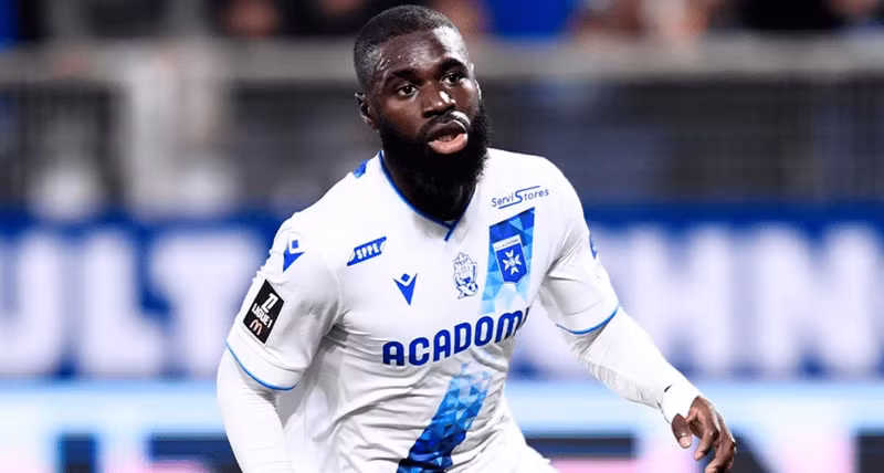 Hợp đồng giữa Sinayoko và CLB Auxerre sẽ đáo hạn vào mùa hè năm sau và đây là cơ hội tốt để MU sở hữu cầu thủ mình yêu thích. d7c39bf34f74d52aeb4a4e6cecabc6be1c643444f46afaa1c6d37852ed55bead-860-460.png