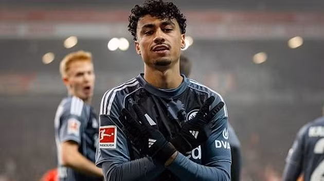 Theo TEAMtalk, Liverpool đã theo dõi Brown trong thời gian dài và xem đây là phương án thay thế lâu dài cho Andy Robertson. 20260222-071431-63k3lyza.jpg