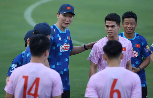 Từ khi nắm quyền các đội tuyển Việt Nam vào tháng 5/2024, HLV Kim Sang-sik đạt tỷ lệ vào chung kết 100% ở các giải đấu chính thức cấp khu vực. 88888888888888.png
