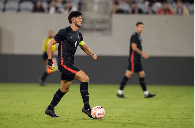 Cũng theo Sofascore, Kyle Colonna hiện là trung vệ hay nhất của V-League 2025/26 cho đến hiện tại. 1-688.png