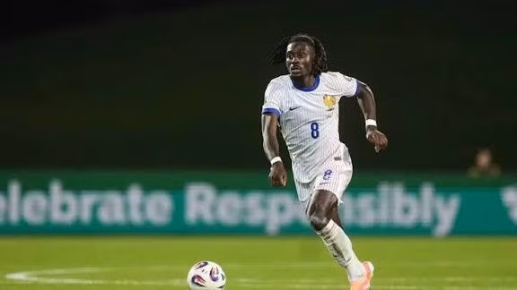 AS Roma hiện đang kiên quyết đòi hỏi gói chuyển nhượng trị giá 60 triệu euro (tương đương 51 triệu bảng) cho tiền vệ 25 tuổi. images-3638.jpg