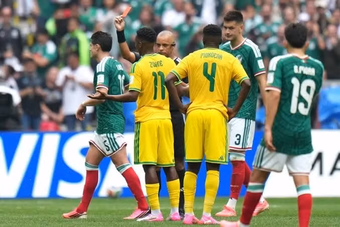 Mexico có lợi thế sân nhà tại Guadalajara và vừa thắng Nam Phi 2-0. Tuy nhiên đội bóng này mất trung vệ trụ cột Cesar Montes vì án treo giò sau thẻ đỏ ở trận mở màn. images-3047.jpg