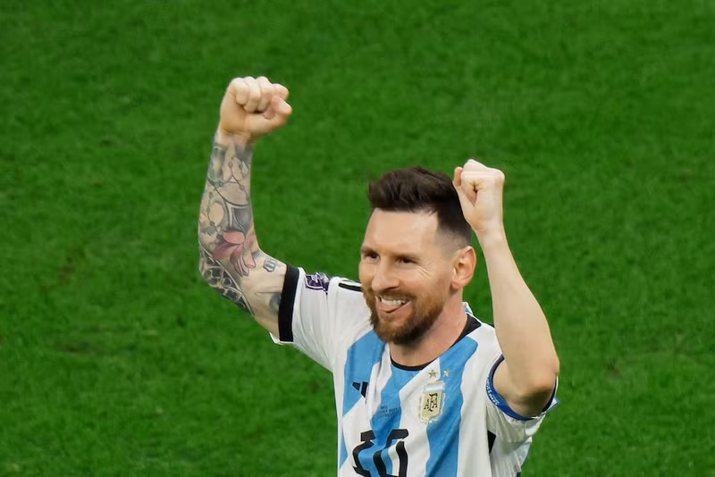 Messi đoạt giải cầu thủ xuất sắc nhất Copa América 2015 (đồng hạng), 2021 (đồng hạng với Neymar). 000-334d9cb-1508.jpg