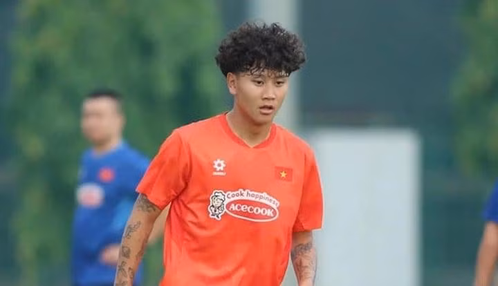 Dù chưa thể trụ lại danh sách cuối cùng do cần thêm thời gian thích nghi, Alex Bùi vẫn gây ấn tượng mạnh bởi thái độ chuyên nghiệp và sự cầu tiến. alex-bui-11-00372271-1749084119904-17490841200511099228276.jpg