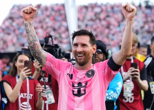 Với hợp đồng mới, Lionel Messi có thể thi đấu chuyên nghiệp đến mùa 2028, tức năm anh 41 tuổi. 888888888888-7035.png