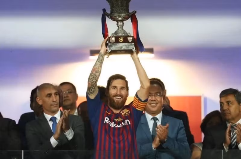 Barca cũng vô địch Siêu cúp Tây Ban Nha 8 lần khi có Messi. 888877777.png