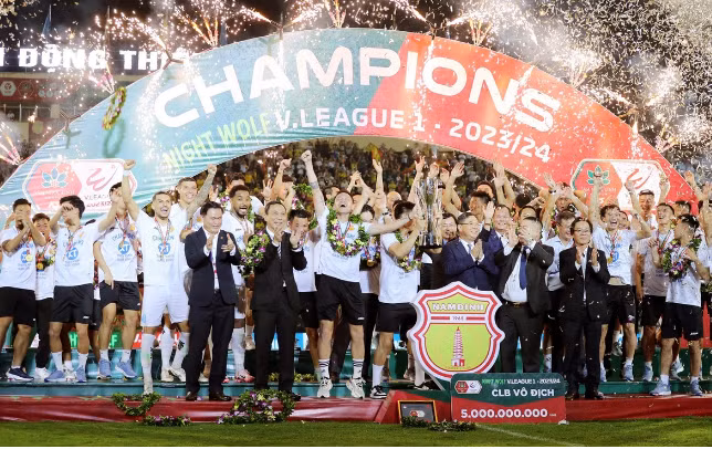 Gần đây Nam Định vô địch V-League 2023/24 và tiếp tục bảo vệ thành công ngôi vô địch 2024/25. 99877665555.png