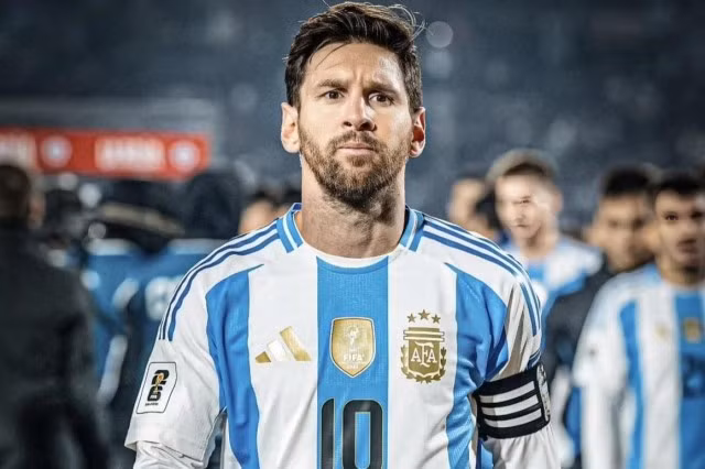 Ở tuổi 39, tiền đạo của CLB Inter Miami chuẩn bị tham dự kỳ World Cup thứ 6 trong sự nghiệp, một cột mốc chưa từng có trong lịch sử bóng đá thế giới. messi-khong-da-cho-argentina-68ba5aa389134.jpg