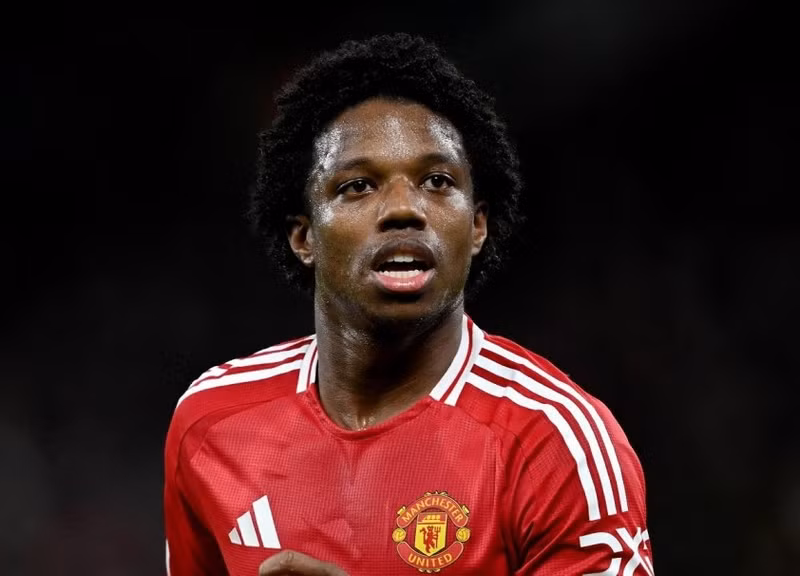 cdn-imgthethao247vn-origin-842x0-storage-files-camhm-2025-01-18-man-united-lb-tyrell-malacia-678b92e864d68.jpg