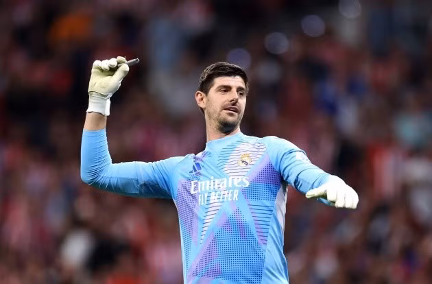 Tuy nhiên, hàng thủ của Real đang đối mặt với bài toán nhân sự nan giải khi Thibaut Courtois và Rodrygo vắng mặt vì chấn thương. atletico-de-madrid-v-real-madrid-cf-la-liga-ea-sports-10-scaled.jpg