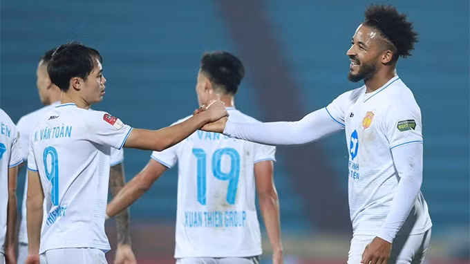 Văn Toàn cũng vô địch Siêu cúp Quốc gia vào năm 2024. Á quân Giải vô địch bóng đá U19 Đông Nam Á hai mùa là 2013, 2014. van-toan.jpg