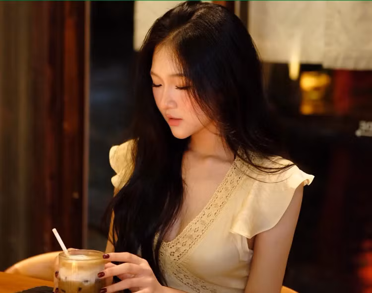 Bạn gái tin đồn của Trung Kiên sở hữu lượng fan lớn trên các trang mạng xã hội. 0.png