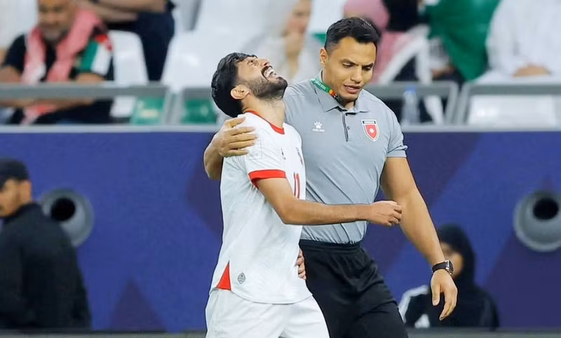 Theo truyền thông Jordan, hậu vệ phải Ahmed Al-Moghrabi của U23 Jordan sẽ vắng mặt ở trận gặp U23 Việt Nam do chấn thương cơ. image-1.jpg