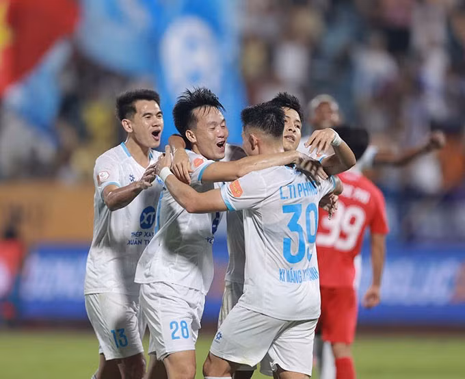 Trước đó, hai đội hòa 0-0 trên sân Thống Nhất ở lượt đi V-League 2025/2026. nam-dinh-catphcm-2.jpg