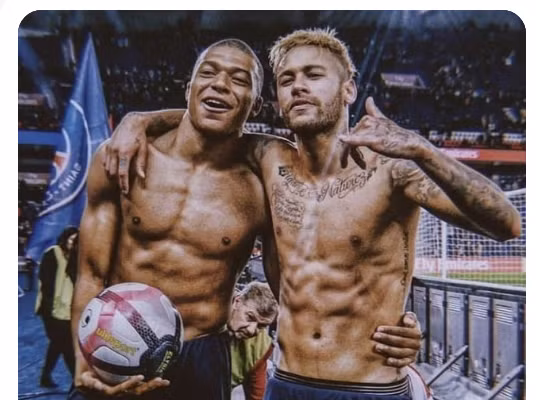 Mbappe cũng giúp PSG giành cú ăn 4 trong nước trong mùa giải 2019/20 và dẫn dắt câu lạc bộ đến trận chung kết Champions League đầu tiên. untitled.png