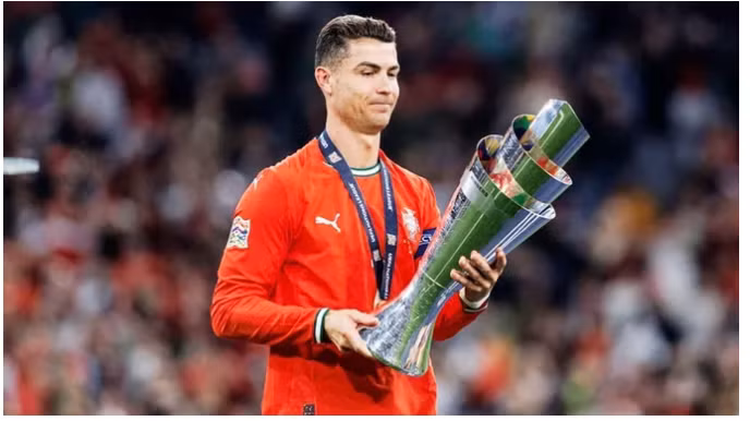 C.Ronaldo đang giữ kỷ lục ghi 954 bàn sự nghiệp và 143 bàn quốc tế và đang rất quyết tâm cùng Bồ Đào Nha vô địch World Cup 2026. 9887676655.png