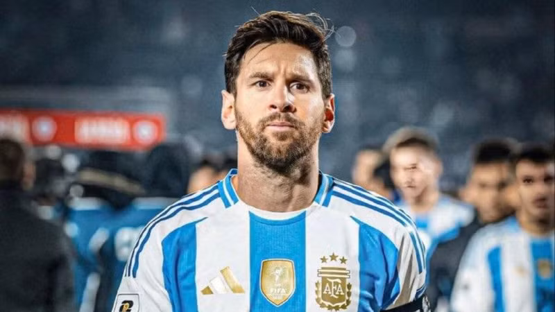 Messi được đánh giá là 1 trong những cầu thủ vĩ đại nhất mọi thời đại, khi đã thiết lập vô số kỷ lục về thành tích cá nhân trong suốt sự nghiệp của mình. 50334c9bf2cac016e983b244ff5176ecec30afaa951f70cb028a25d125dad48a-1200-675.jpg