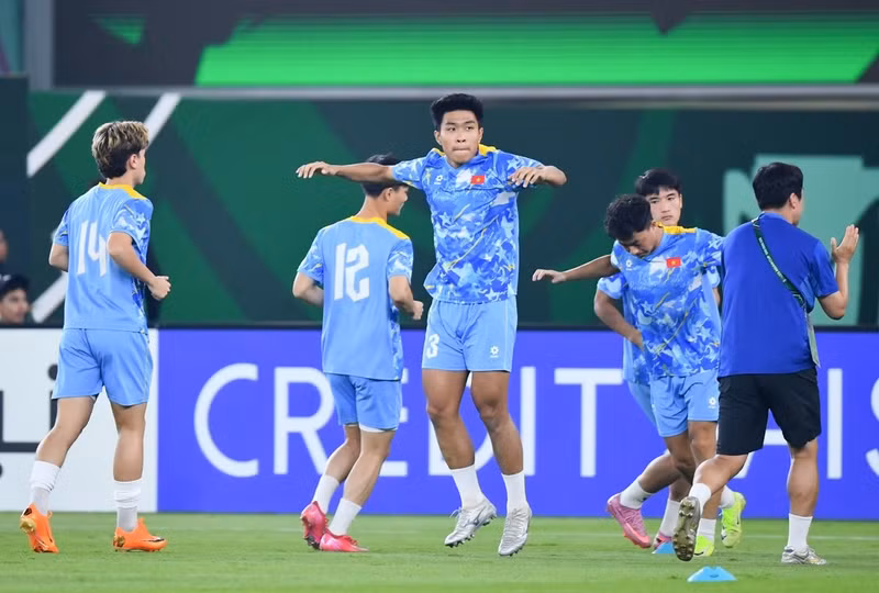 Chiều 13/1 theo giờ địa phương, U23 Việt Nam đã trở lại sân tập, bắt đầu quá trình chuẩn bị cho trận Tứ kết VCK U23 châu Á 2026 gặp UAE. 4.jpg