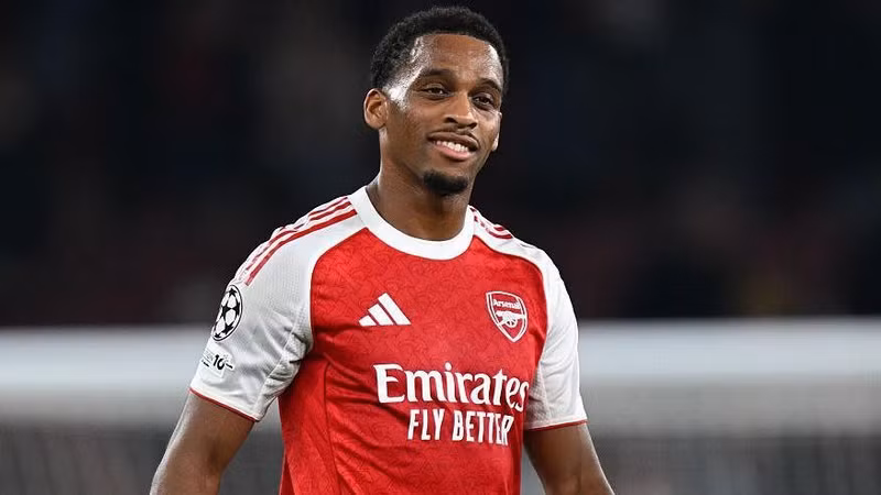 Theo đó, Arsenal sẽ không có sự phục vụ của 2 trụ cột là Jurrien Timber và Bukayo Saka do chưa đạt thể trạng tốt nhất. 20251123-063135-w995xc1r.jpg