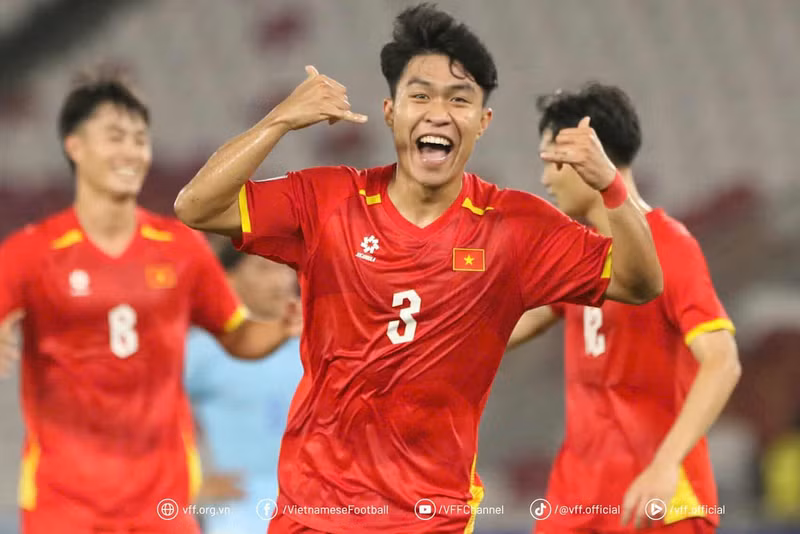 trung-ve-u23-viet-nam-ly-duc-ra-mat-cahn-2399.jpg