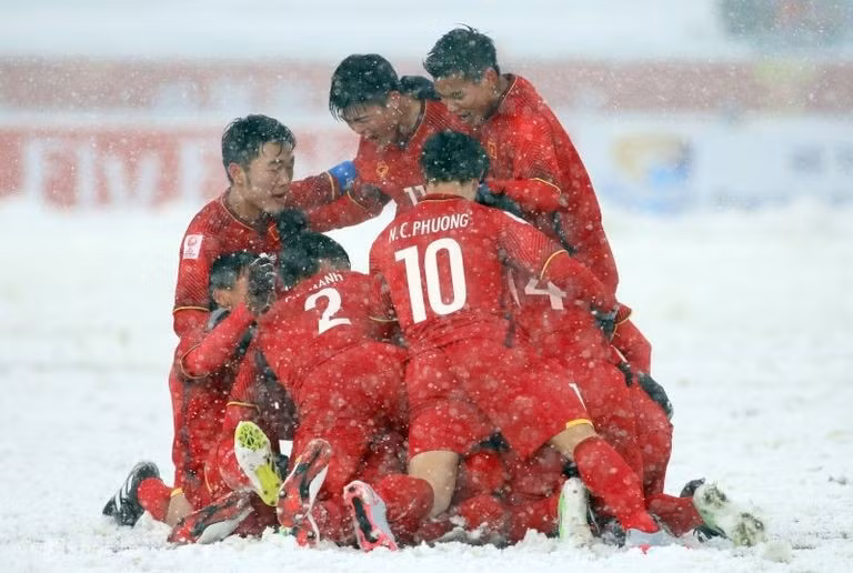 Trong khi đó, thành tích cao nhất của U23 Việt Nam là từng có được ngôi Á quân U23 châu Á 2018 với thế hệ vàng Quang Hải, Công Phượng. u23-viet-nam-vck-u23-chau-a-073721.jpg