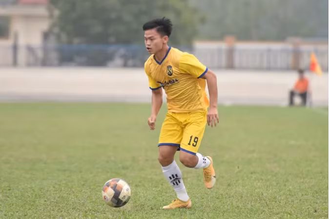 Kể từ sau trận gặp CLB Becamex TPHCM tại vòng 11 V-League diễn ra vào ngày 9/11/2025, Hồ Văn Cường đã không còn ra sân thi đấu cho đội bóng xứ Nghệ. 000000000000000000000000.png
