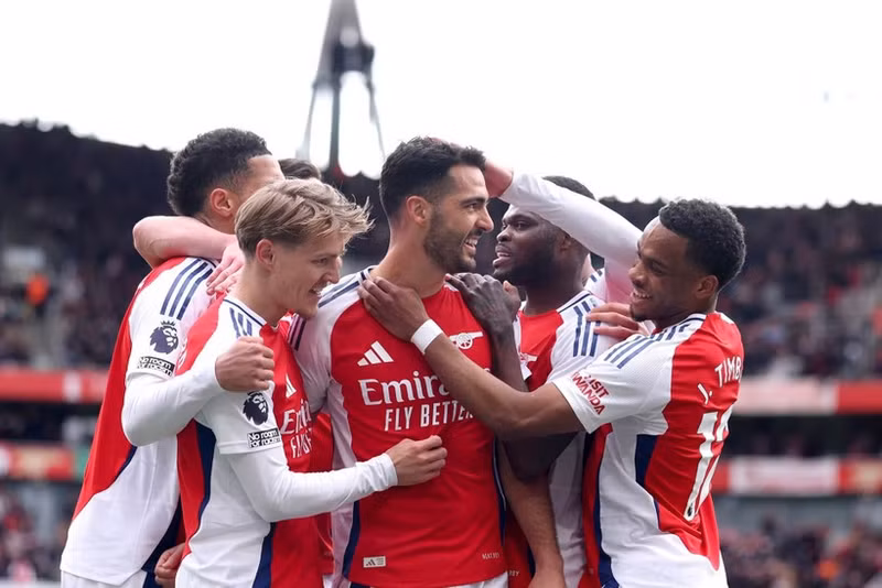 Lúc này, đứng đầu bảng xếp hạng Ngoại hạng Anh sau vòng đấu thứ 13 đang là Arsenal với 30 điểm. image.jpg