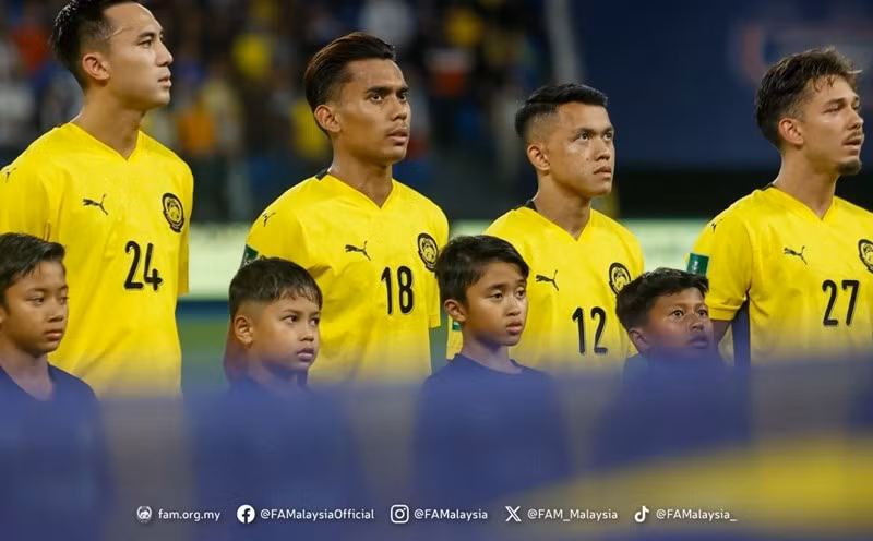 Ủy ban Kỷ luật FIFA vừa ban hành quyết định xử phạt Liên đoàn Bóng đá Malaysia và 7 cầu thủ vì những sai phạm liên quan tới vấn đề nhập tịch. tuyen-malaysia-1.jpg