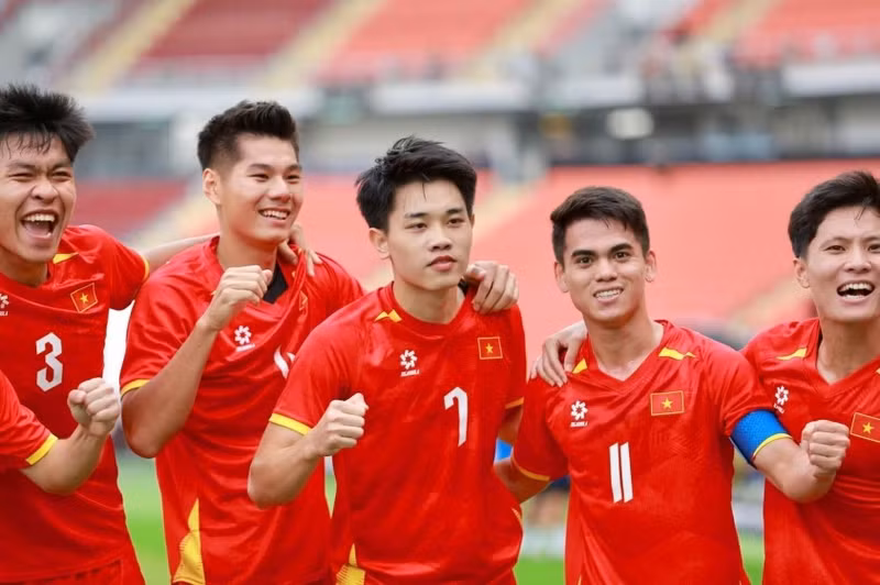 Lượt trận cuối vòng bảng SEA Games, U22 Việt Nam đã xuất sắc có được chiến thắng 2-0 trước U22 Malaysia qua đó có được tấm vé vào bán kết với ngôi nhất bảng B. 94-693abeaa4f9cf.jpg