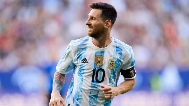 Messi sở hữu hàng loạt kỷ lục bao gồm việc giành nhiều Chiếc giày vàng châu Âu nhất (6 lần), ghi nhiều bàn thắng nhất cho 1 CLB (474 bàn), lập nhiều hat-trick nhất (36 lần) và kiến tạo nhiều nhất (192 lần) tại La Liga. image-1.jpg