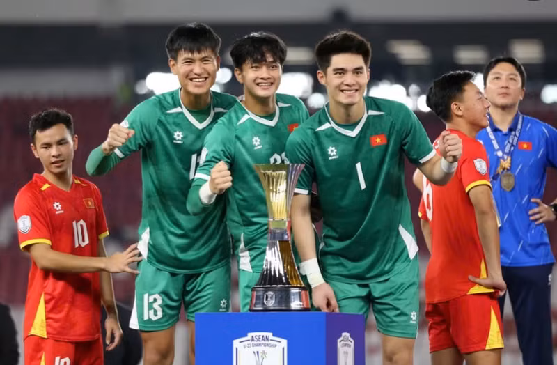 Theo lịch thi đấu CFA Team China, U23 Việt Nam sẽ lần lượt gặp U23 CHDCND Triều Tiên vào ngày 25/3. 098777.png