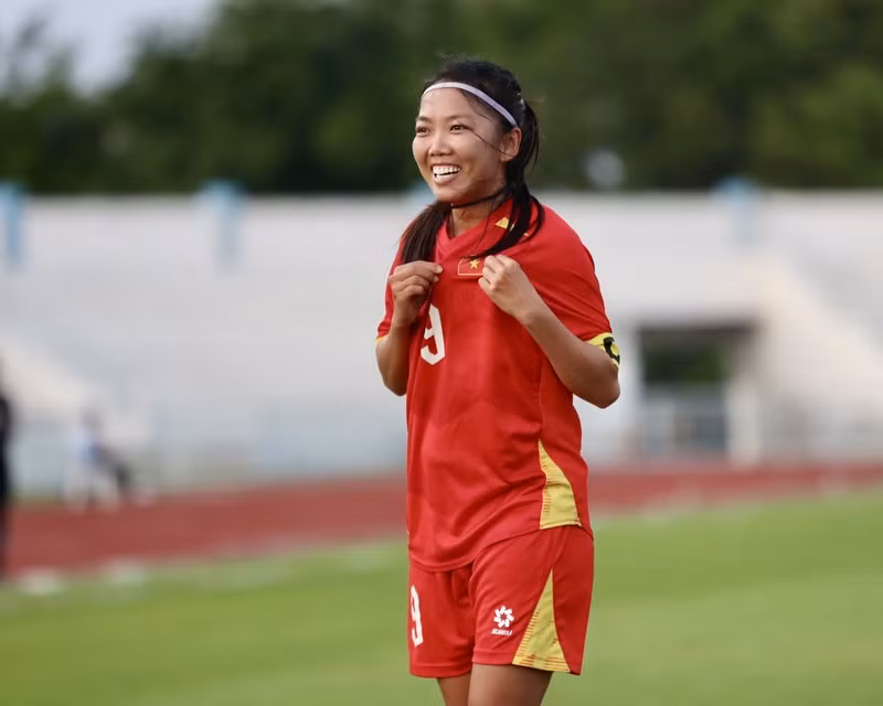 Với bàn thắng ấn định chiến thắng 5-0 cho đội tuyển nữ Việt Nam trước Indonesia, Huỳnh Như cũng đã đi vào lịch sử SEA Games với tư cách cầu thủ ghi bàn ở 6 kỳ đại hội liên tiếp. 9aad77b73569afaf11c5d48c619b7e61-1536x1229.jpg