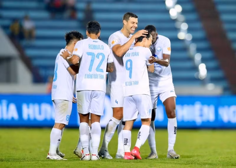Văn Toàn góp công lớn vào thành công của tuyển Việt Nam với 2 chức vô địch AFF Cup 2018 và 2024. Trong màu áo Nam Định, Văn Toàn sở hữu 2 danh hiệu V-League và 1 Siêu cúp Quốc gia. 489297115-1293753555625861-3157603813477442545-n-67f29ab270881.jpg