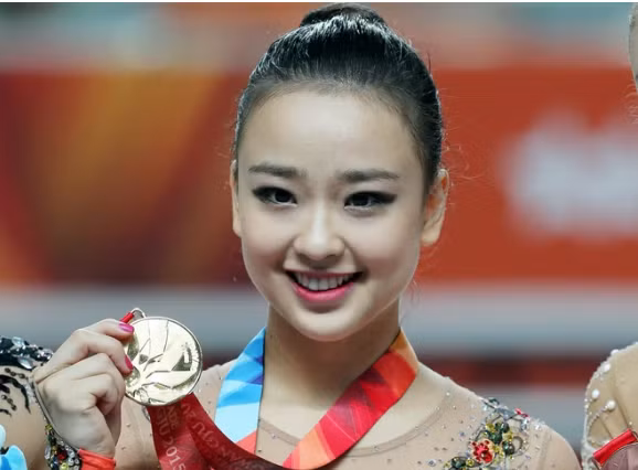 Son Yeon-jae từng đoạt Huy chương Đồng toàn năng cá nhân Thế vận hội Trẻ Singapore. 44433322222.png