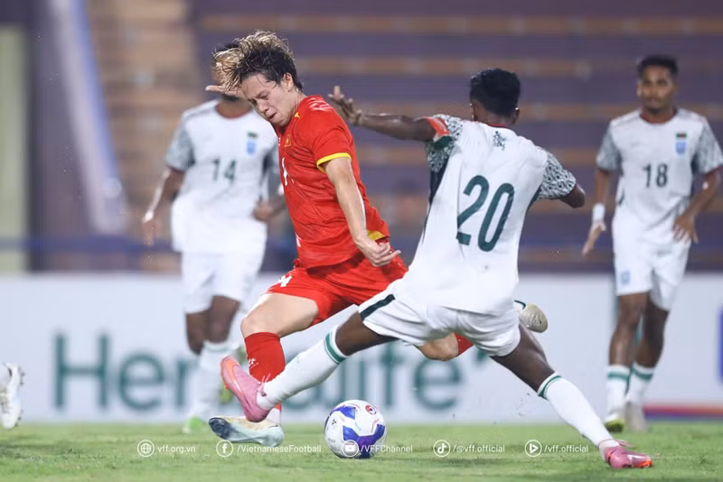 Điều này khiến U23 Việt Nam cần nhập cuộc thận trọng. Nếu đẩy cao đội hình quá sớm, khoảng trống phía sau hàng tiền vệ có thể trở thành cơ hội để Kuwait tổ chức phản công. img-20250903-223236.jpg