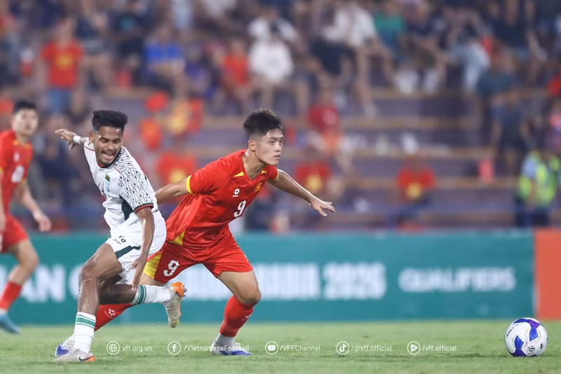 Việc các cầu thủ chưa có nhiều thời gian tập luyện cùng nhau có thể ảnh hưởng đến sự ăn ý, đặc biệt trong những phút đầu trận. img-20250903-223233.jpg