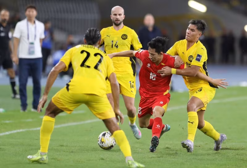 Không những vậy, đội tuyển Malaysia sẽ bị trừ khá nhiều điểm trên bảng xếp hạng FIFA sau khi bị xử thua tới 2 trận gặp Việt Nam và Nepal. image-1.jpg
