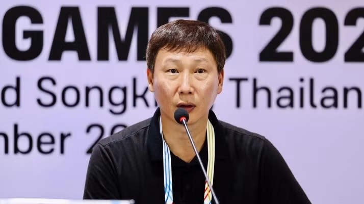 Phát biểu tại buổi họp báo sau trận với U22 Philippines, HLV Kim Sang Sik nói: "Chúng tôi rất vui khi thắng U22 Philippines để tiến tới trận chung kết. base64-17657966791031221107011.jpg