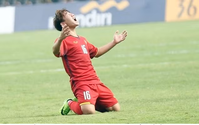 Minh Vương có được ngôi Á quân Giải U19 Đông Nam Á năm 2014 cùng đội tuyển U19 Việt Nam. 88888.png