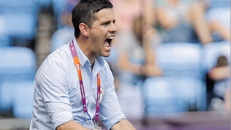 Ít năm sau đó, John Herdman giúp tuyển nữ Canada tham dự World Cup 2015 trên sân nhà nơi Canada vào tới tứ kết. john-herdman.jpg