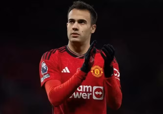 Sergio Reguilon bắt đầu sự nghiệp với Real Madrid, trước khi giành chức vô địch Europa League trong thời gian được cho mượn tại CLB Sevilla. 9999999999999-5808.png