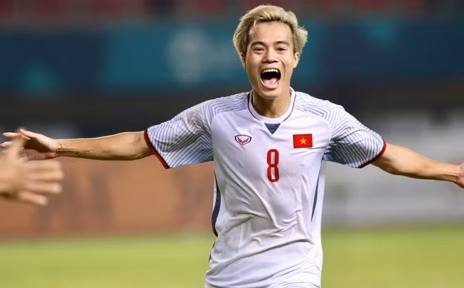 Nguyễn Văn Toàn thi đấu cho nhiều cấp độ như U19, U23 và tuyển quốc gia Việt Nam và có nhiều bàn thắng quan trọng. vantoan2.jpg