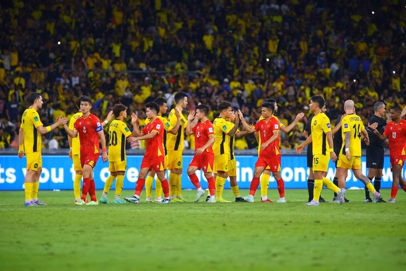 Theo nhận định chung, tuyển Malaysia gần như chắc chắn sẽ bị xử thua 0-3 trong 2 trận gặp Việt Nam và Nepal ở lượt đi vòng loại. imageplovn-w1000-uploaded-2025-kwvobciv-2025-09-28-afc-phan-hoi-ve-lenh-trung-phat-bong-da-malaysia-va-cong-khai-giay-to-hop-phap-2-4048-5775.jpg