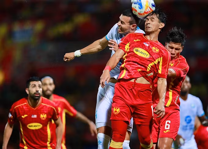 Do để thua 1-2 trước đối thủ của Malaysia ở lượt đi, đội bóng thành Nam buộc phải có chiến thắng cách biệt ở trận lượt về nếu muốn có vé vào chơi trận chung kết. Ảnh: Internet. selangor-vs-nam-dinh.jpg