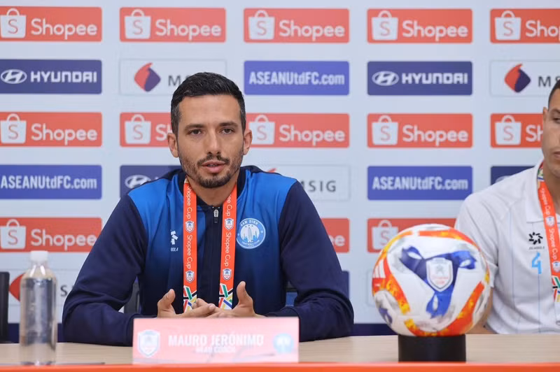Ở cuộc họp báo trước trận Thép Xanh Nam Định và Johor Darul Ta'zim thuộc vòng bảng Asean Club Championship 2025/26 HLV Mauro của đội bóng thành Nam tỏ ra khá tự tin. 625899128-1554028656265015-5488319702216703397-n-1.jpg
