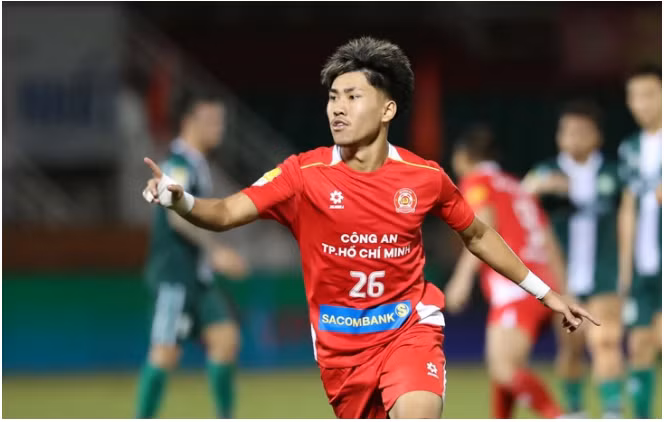 Ở chiều ngược lại, đồng đội của Lee Williams tại CLB CA TPHCM là Ngô Đăng Khoa hiện đã sẵn sàng cho cơ hội khoác áo U23 Việt Nam khi đã có quốc tịch cách đây ít tuần. Ảnh: N.K. 0000000000000000000000000000000.png