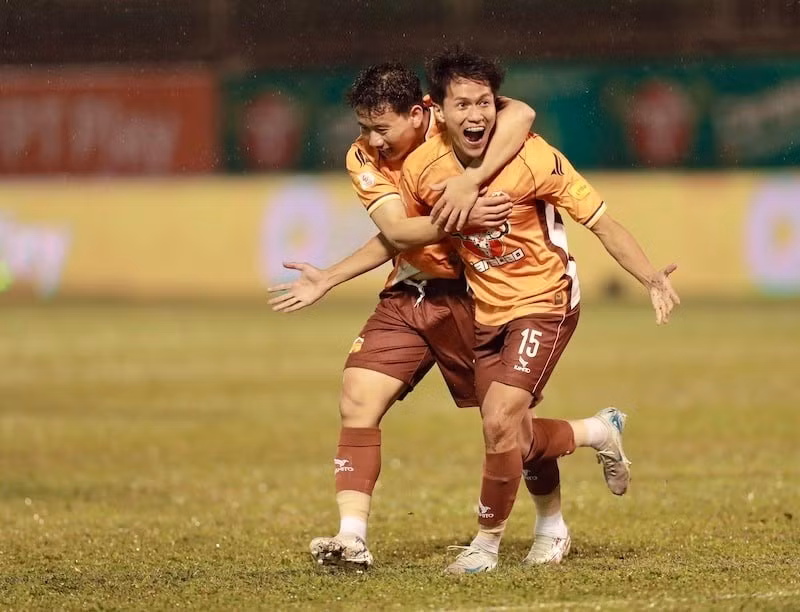 Hoàng Anh Gia Lai cầm chân Đông Á Thanh Hóa với tỷ số 1-1. 26-hagl2.jpg