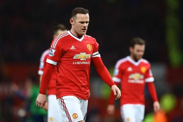 Rooney từng thi đấu cho loạt đội bóng nước Anh như Everton, Manchester United, D.C. United, Derby County trước khi giải nghệ. sout-rooney-negr-jzsu.jpg